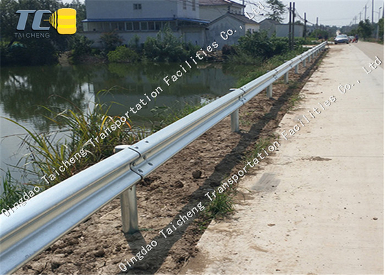 Good price بيع ساخن الحواجز المنحنية الصلب المغلفة W عمود الطريق السريع حواجز تصادم الطريق السريع الانترنت