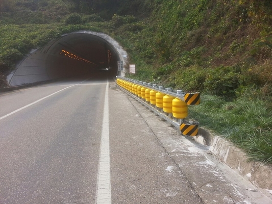 شراء 4 Meters Length Highway Roller Barrier for Mountain Roads Highly Recommended in Oman online manufacture