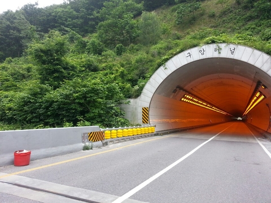 شراء 4 Meters HDG Highway Roller Barrier for Thailand Regions online manufacture