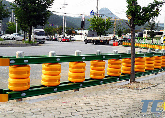 سعر جيد Spacing 1m 0.7m 0.5m Crash barrier machine providing 10 Years lifetime solution for traffic safety and roadside protection الانترنت