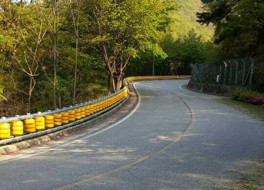 سعر جيد وقت الإنتاج 10-15 يومًا حاجز أمان دوار مخصص حاجز أمان يحمي الأفراد والمعدات من الاصطدامات الانترنت