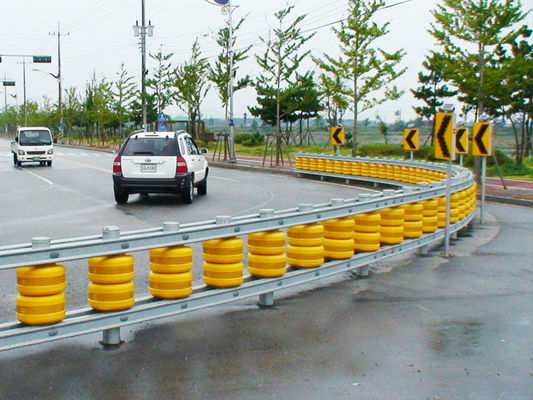 سعر جيد Red Fence Rolling Barrier with Guardrail Designed to Improve Highway Traffic Flow and Enhance Roadside Protection الانترنت